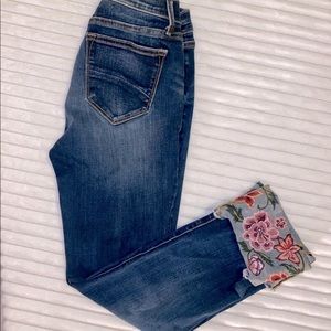 Womens Embroidered Capris